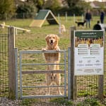 entree parc agility avec panneau d'accueil freetness agility
